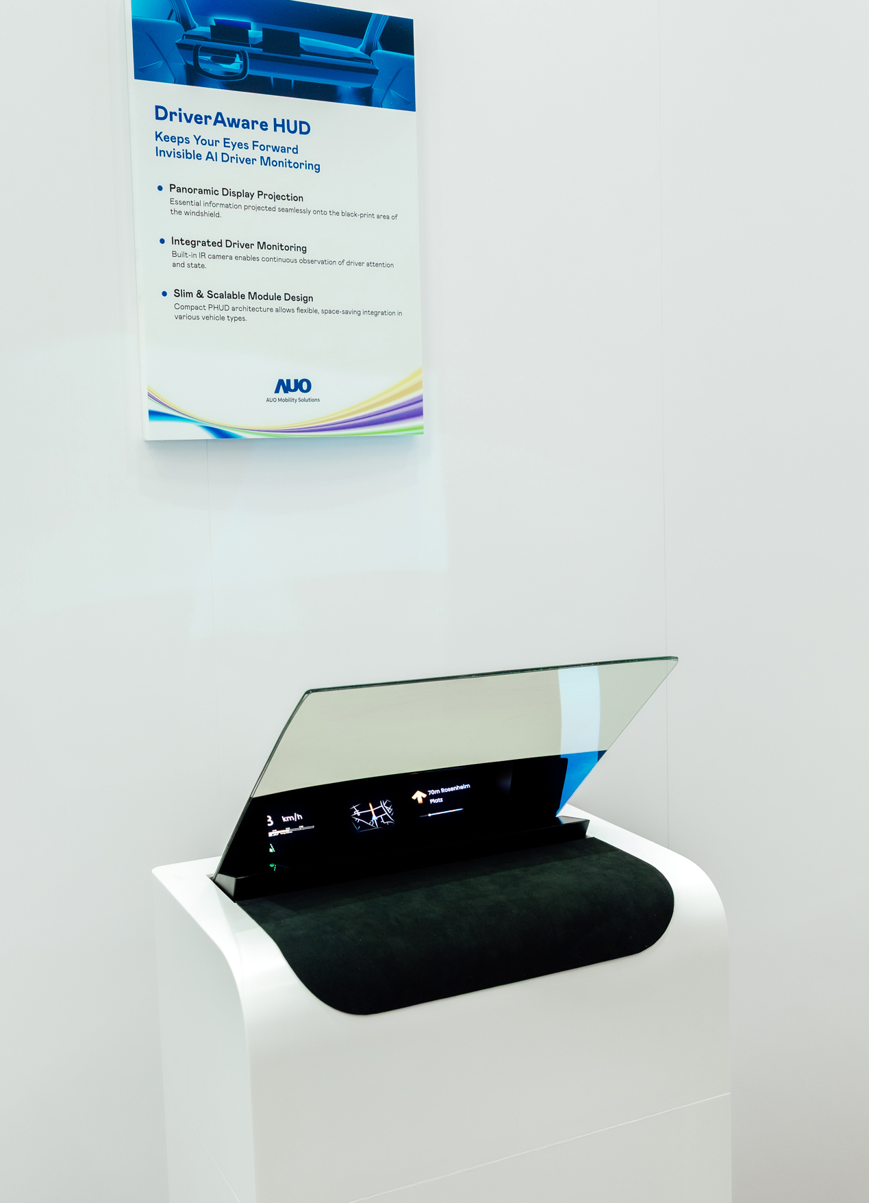 DriverAware HUD结合抬头显示器与隐藏式红外线摄影机，将车速、导航及警示讯息投影于挡风玻璃上，完美对齐驾驶目不离路的视线，同时，透过AI 监控驾驶注意力以提升安全性。